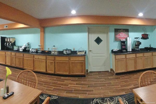 Hotel SUPER 8 BY WYNDHAM LAKE OF THE OZARKS (Eldon)
